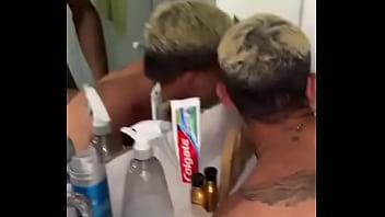 Dando pro mascarado putao de 4 em cima do vazo completoapoio mavambosrjrj