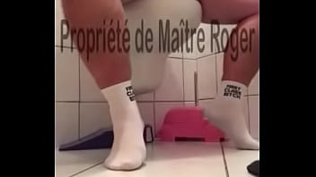 Esclave Lopette Sur Les Wc Pour Humiliation thumbnail