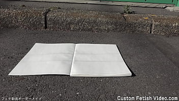 Print the traces of a girl's bicycle tire on a notebook