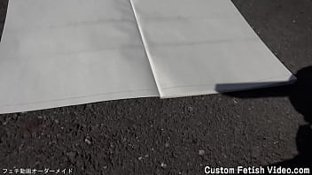 Print the traces of a girl's bicycle tire on a notebook