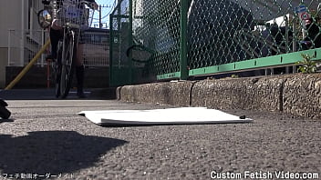 Print the traces of a girl's bicycle tire on a notebook