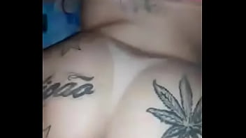 Safadinha dando muito a buceta