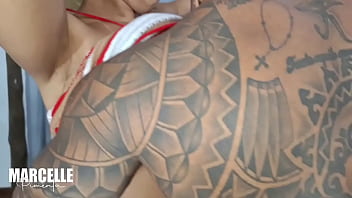 Segurança espertinho nos espiava e arrombou meu cu e da minha cunhada enquanto nos maquiávamos para sair