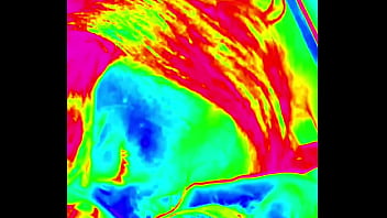 Sacando semen con la boca