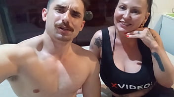 Role aleatório de e pau na buceta da milf gostosona