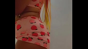 Lightskin ebony shaking ass