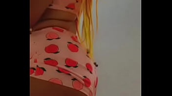 Lightskin ebony shaking ass