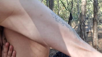 Turista perdido na mata obrigado a foder uma bruxa pra nao ser amaldiçoado halloween