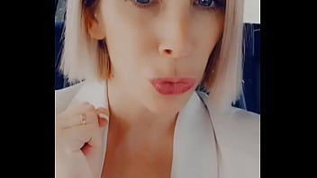 J'ai envie de jeune bite alors je part en chasse au jeune homme pour me faire