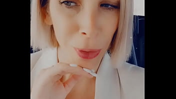 J'ai envie de jeune bite alors je part en chasse au jeune homme pour me faire