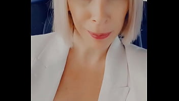 J'ai envie de jeune bite alors je part en chasse au jeune homme pour me faire