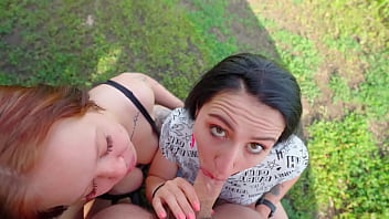 Picking up a fellow traveler ended with a juicy double blowjob outdoors