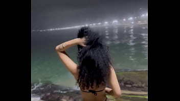 Novinha casada perde o telefone e vazam vídeos transando na praia de ipanema arpoador