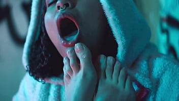 Bbw Ebomy Lesbian Feet Worship On Pettie Tattoed Girlfriend thumbnail