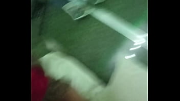 Loirinha pagando boquete para o amante