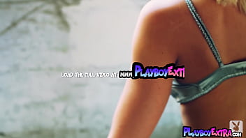 Bombastic all natural blonde hottie reveals her shaved pussy