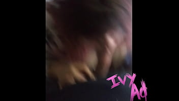 Esposa safada e gostosa com peitos enormes e roupinha de vaca chupando e ganhando porra