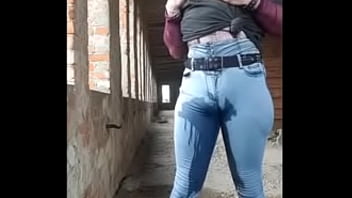 Kiara Is Pissing In Her Jeans thumbnail