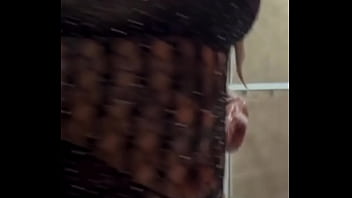 Anexaron a mi primo y me lleve a su novia al jacuzzi