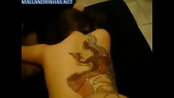 Fincando um rabão no sofá hb