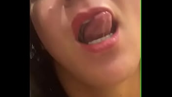 Thiara fox boceta gostosa com brinquinho novo se masturbando