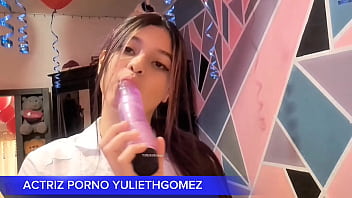 Naughty girl came to provoke me with a short dress without panties moved her ass on the stick and it came out casero real