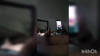 Provoquei com vídeo quente meu meio irmao e vi ele tocando uma punheta pra mim sou muito safada ainda vou dar pra ele