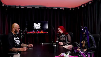 Apanhou na bunda e gritou de dor na demonstração de dominação rainbow witch & madame agatha watch sheer red