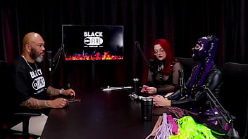 Apanhou na bunda e gritou de dor na demonstração de dominação rainbow witch & madame agatha watch sheer red