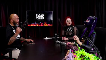 Apanhou na bunda e gritou de dor na demonstração de dominação rainbow witch & madame agatha watch sheer red