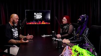 Apanhou na bunda e gritou de dor na demonstração de dominação rainbow witch & madame agatha watch sheer red