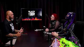 Apanhou na bunda e gritou de dor na demonstração de dominação rainbow witch & madame agatha watch sheer red