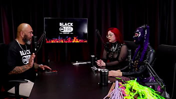 Apanhou na bunda e gritou de dor na demonstração de dominação rainbow witch & madame agatha watch sheer red