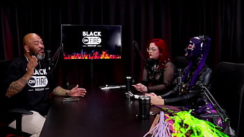 Apanhou na bunda e gritou de dor na demonstração de dominação rainbow witch & madame agatha watch sheer red