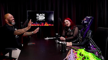 Apanhou na bunda e gritou de dor na demonstração de dominação rainbow witch & madame agatha watch sheer red