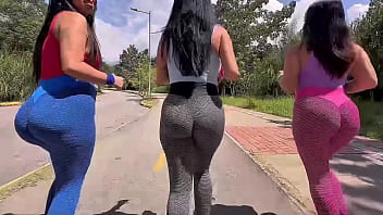 Padrastro afortunado se folla sus 3 hijastras