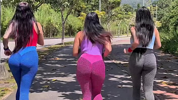 Padrastro afortunado se folla sus 3 hijastras