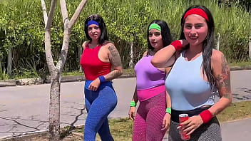 Padrastro afortunado se folla sus 3 hijastras