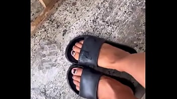 échenle agua al piso asi es como yo refresco mi casita