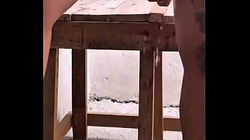 échenle agua al piso asi es como yo refresco mi casita