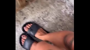 échenle agua al piso asi es como yo refresco mi casita