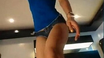 Hot amateur asian babe dances on her stripper pole