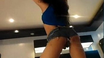 Hot amateur asian babe dances on her stripper pole