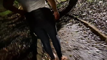 A safada me levou na praça da cidade pra ficar peladinha e tomar porra na boquinha