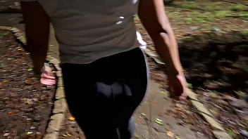 A safada me levou na praça da cidade pra ficar peladinha e tomar porra na boquinha