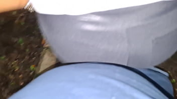 A safada me levou na praça da cidade pra ficar peladinha e tomar porra na boquinha