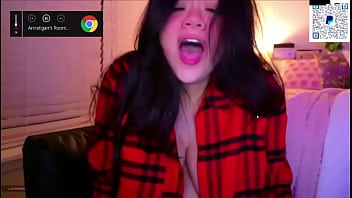 Teen masterbates with vibrator