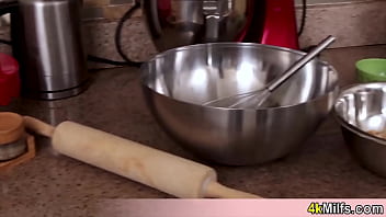 Blonde housewife gets her mature pussy filled