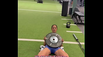 25lb overhead strengthens shoudlers traps & triceps hip mobility strengthens hip flexors i comp