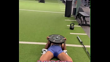 25lb overhead strengthens shoudlers traps & triceps hip mobility strengthens hip flexors i comp